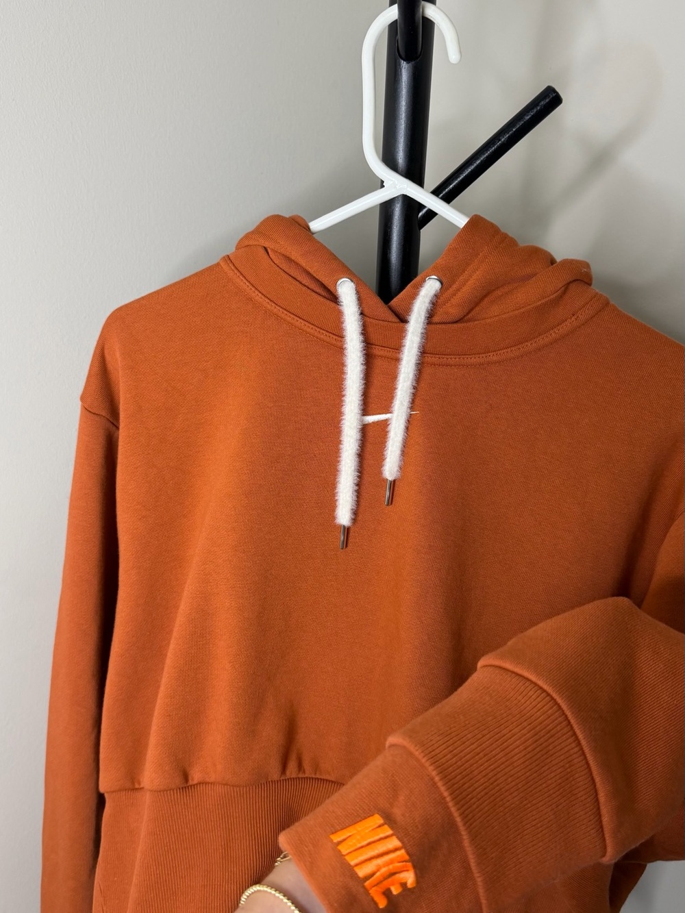 Nike Women Burnt Orange Cropped Pullover Hoodie with White Fuzzy Drawstrings XL